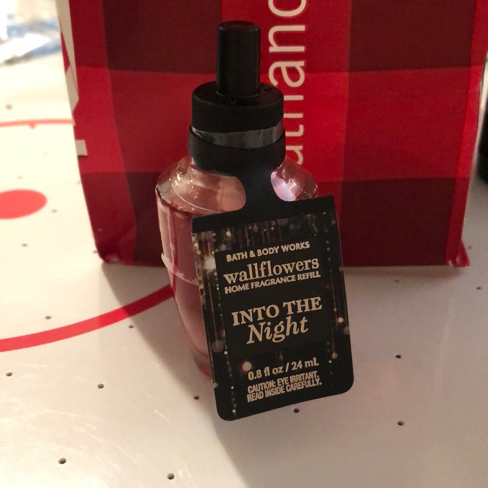 Into the night wall flower plug & lotion